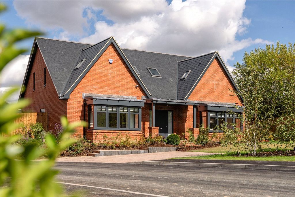 Property photo 1 of 23 Ellington Lodge