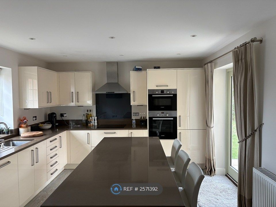 Property photo 2 of 6 Kitchen