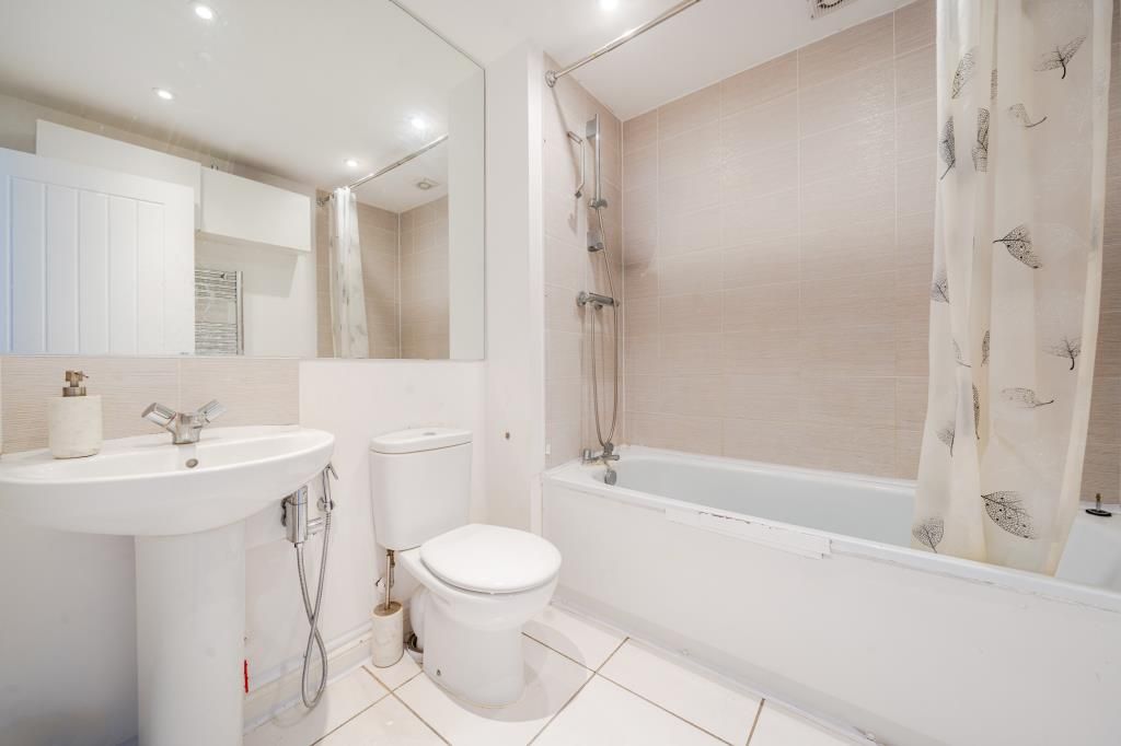 Property photo 3 of 20 Bathroom