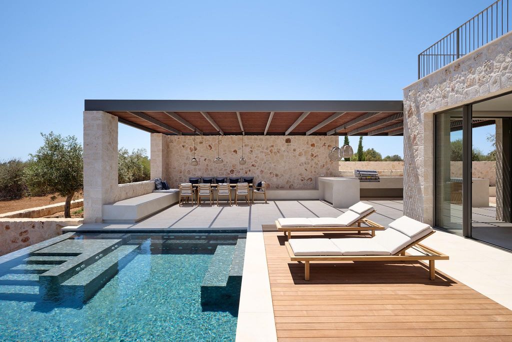 Property photo 1 of 17 Image