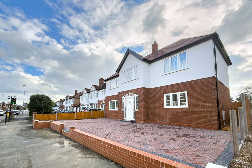 Property photo 2 of 16