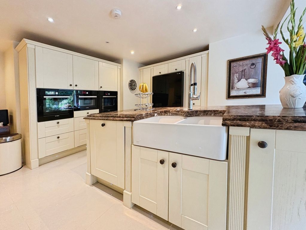 Property photo 3 of 40 Pbox-Img.Jpg