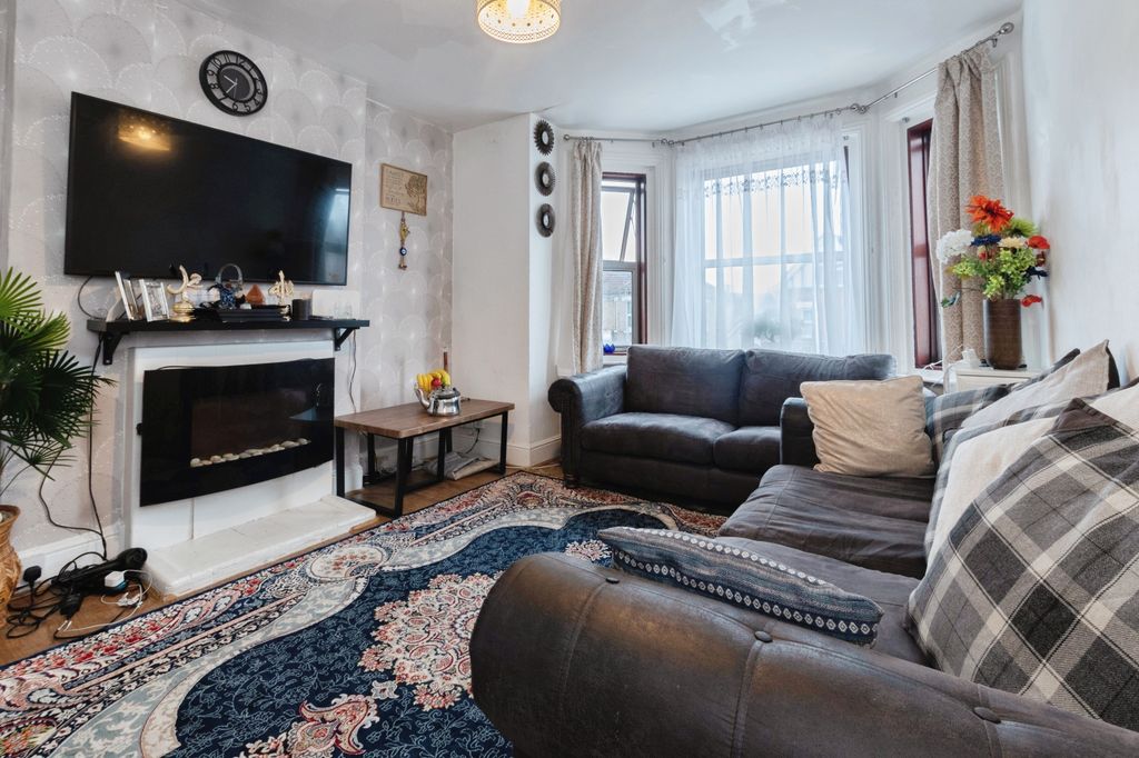 Property photo 2 of 20