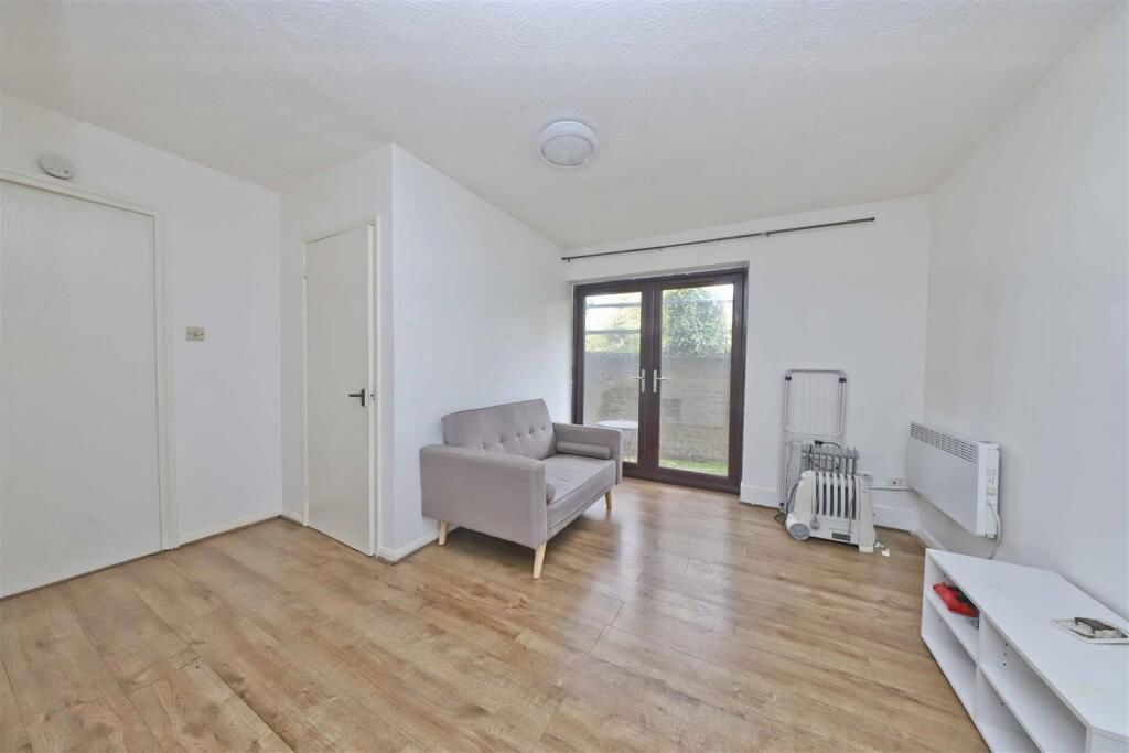 Property photo 2 of 8