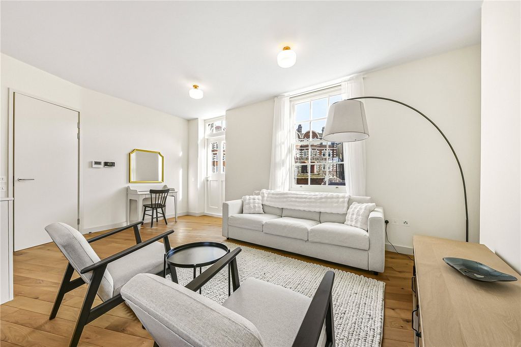 Property photo 3 of 15 Picture No. 02