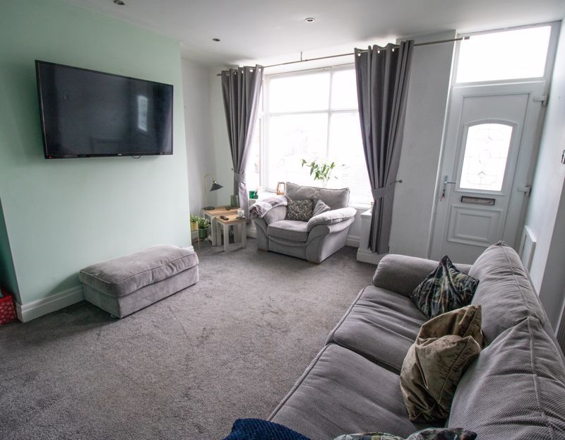 Property photo 3 of 12 Lounge