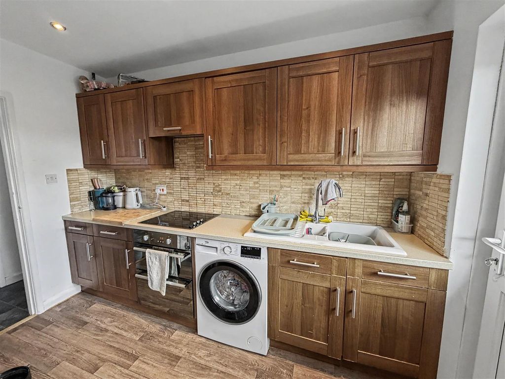 Property photo 3 of 9 Well Fitted Kitchen