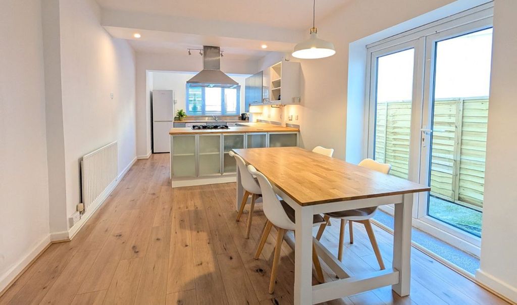 Property photo 2 of 28