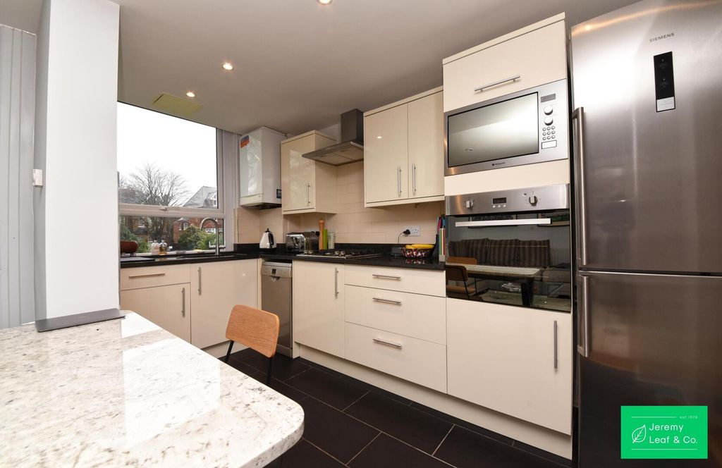 Property photo 3 of 7 Kitchen