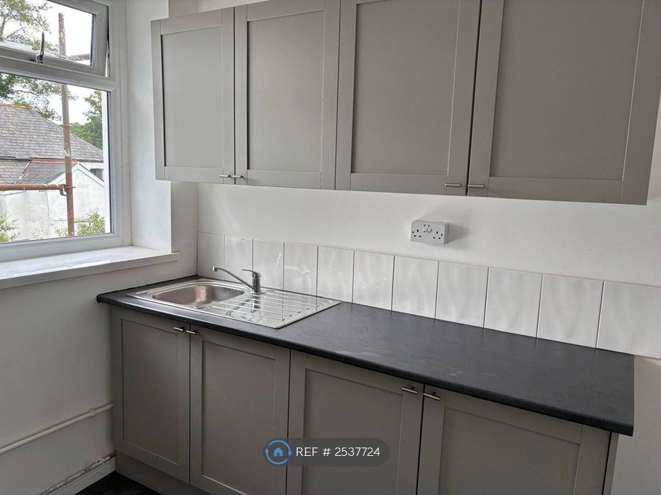 Property photo 1 of 9 Kitchen