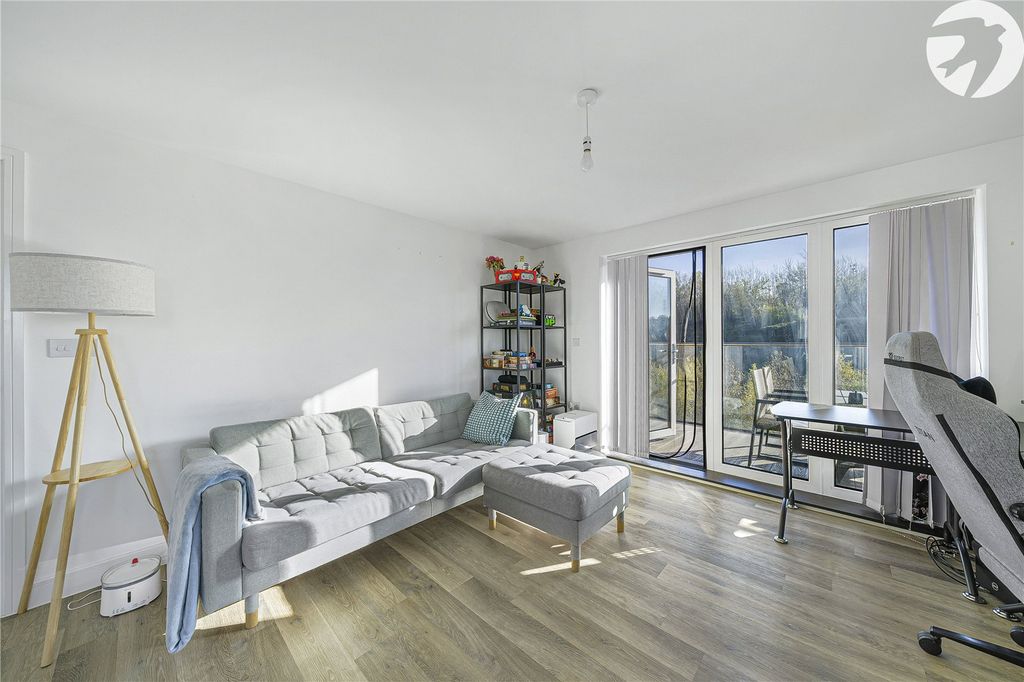 Property photo 2 of 25 Lounge Area