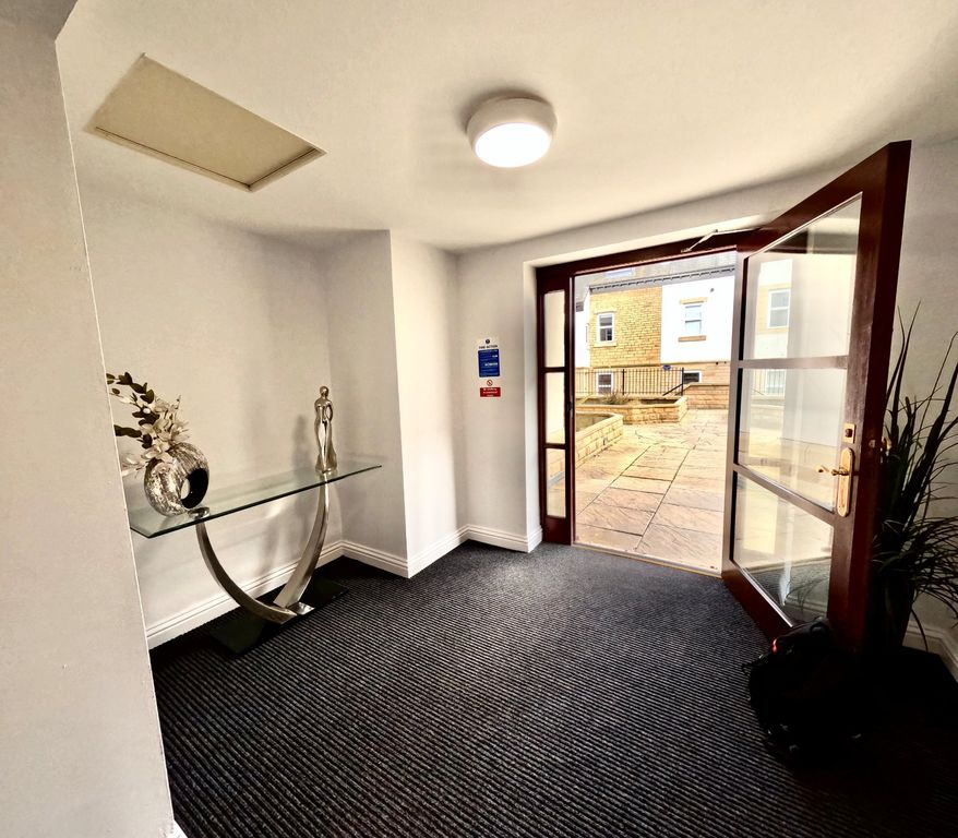 Property photo 3 of 18 Communal Area