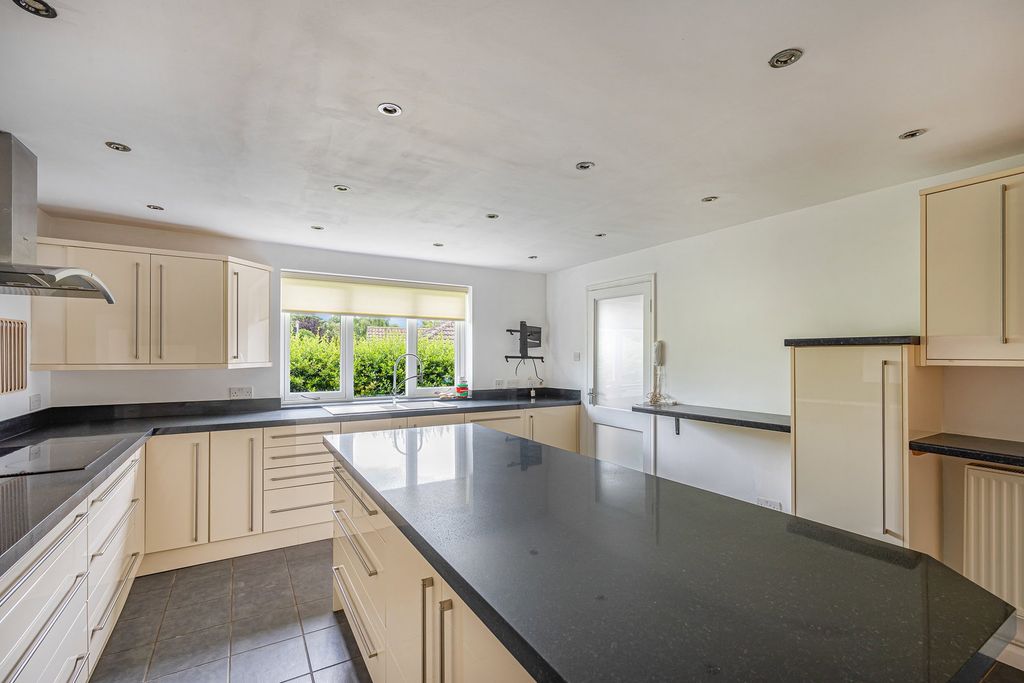 Property photo 2 of 38