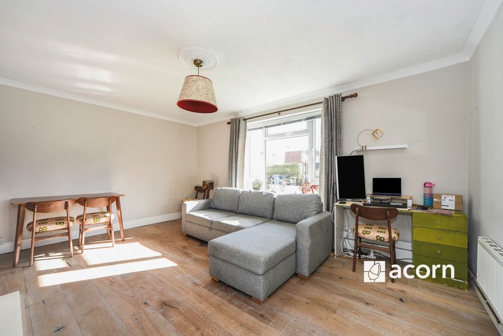 Property photo 3 of 10 Reception