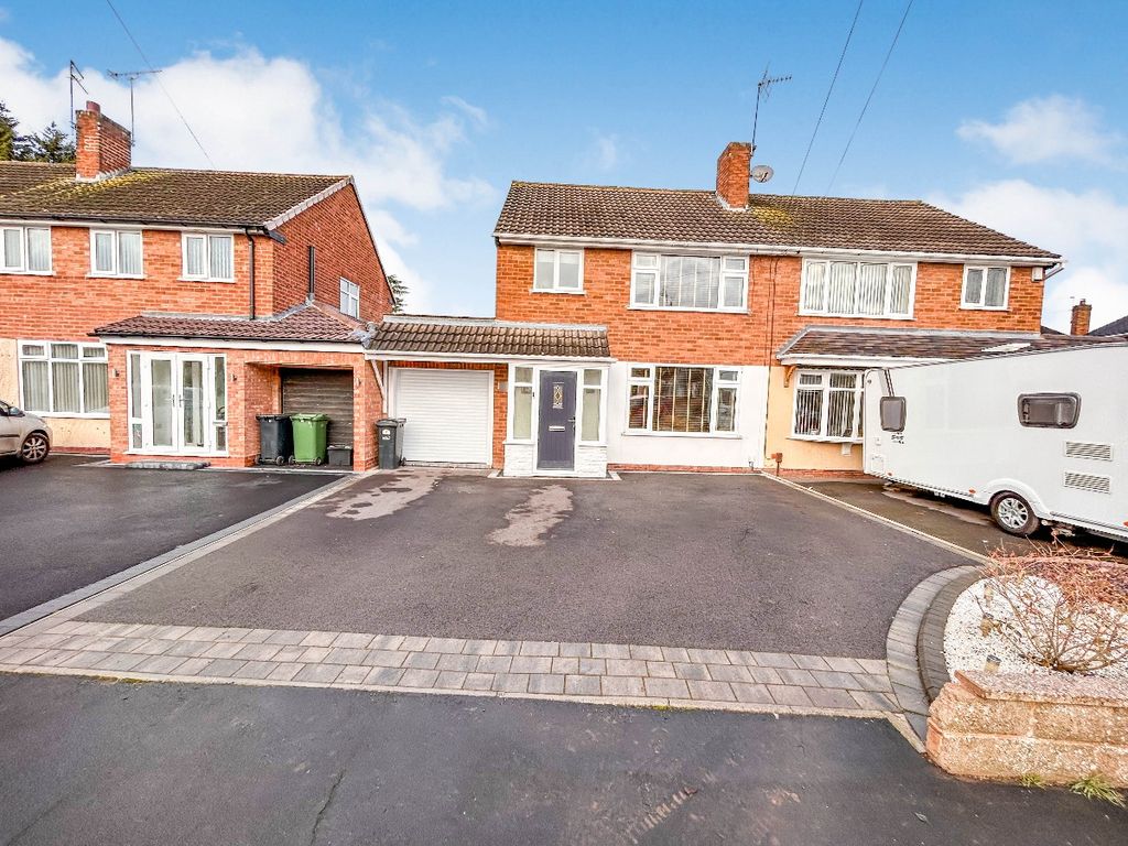 4 bed semi-detached house for sale Wall Heath