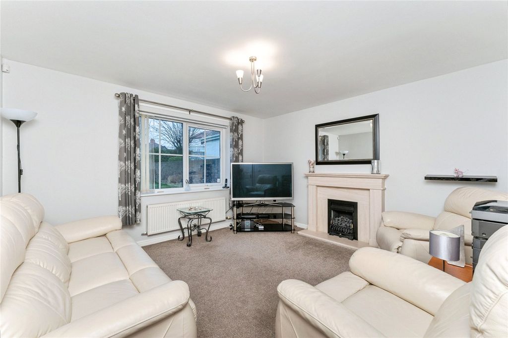 Property photo 2 of 26 Lounge