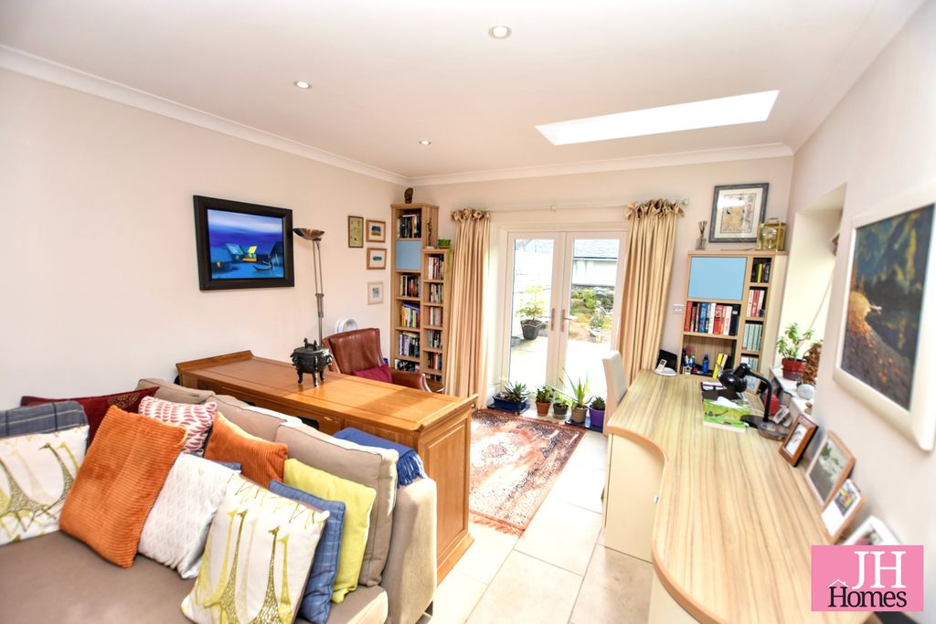 Property photo 3 of 24