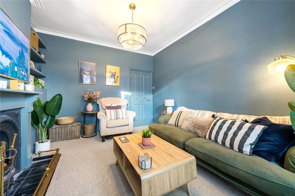 Property photo 3 of 17 Reception