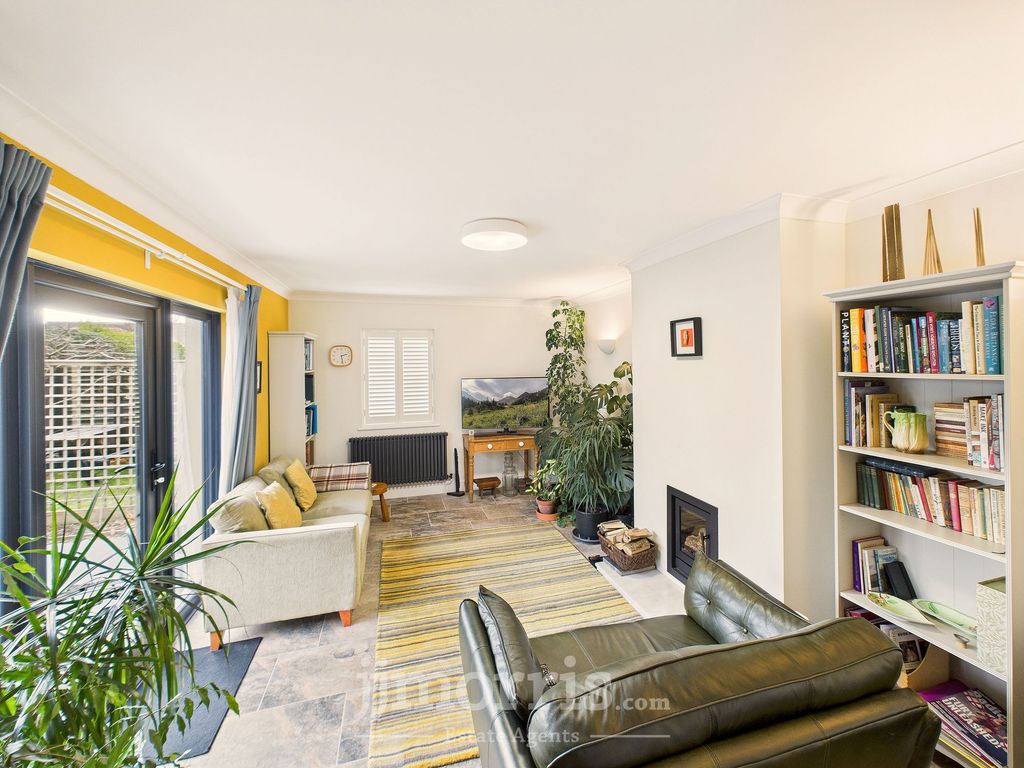 Property photo 2 of 37