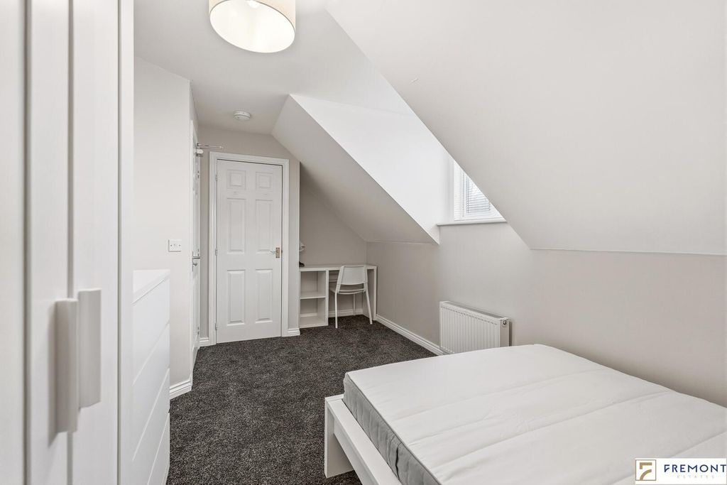 Property photo 3 of 11 Bedroom