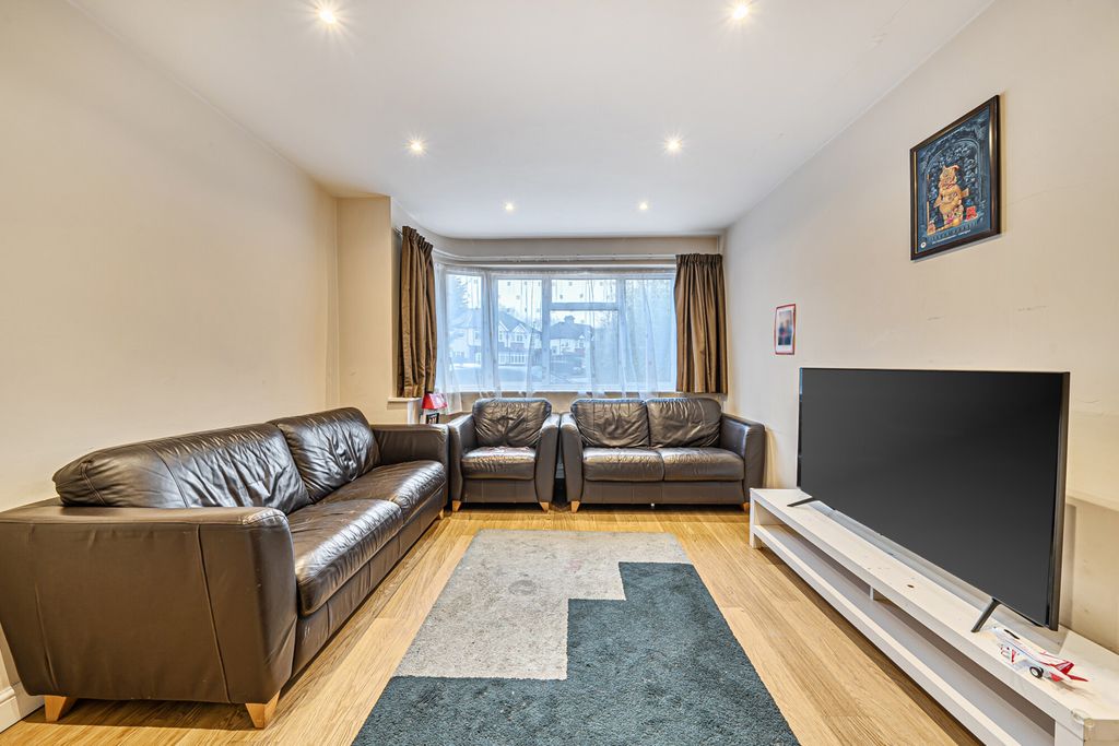 Property photo 2 of 19 1408563-11-698B2B...