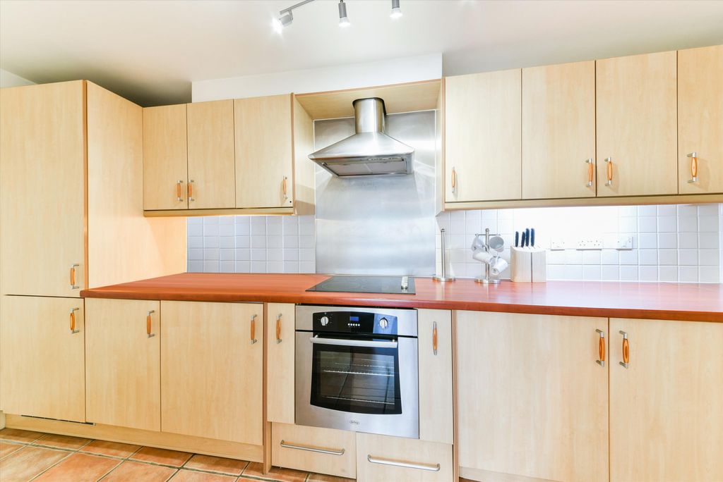 Property photo 2 of 12 Image