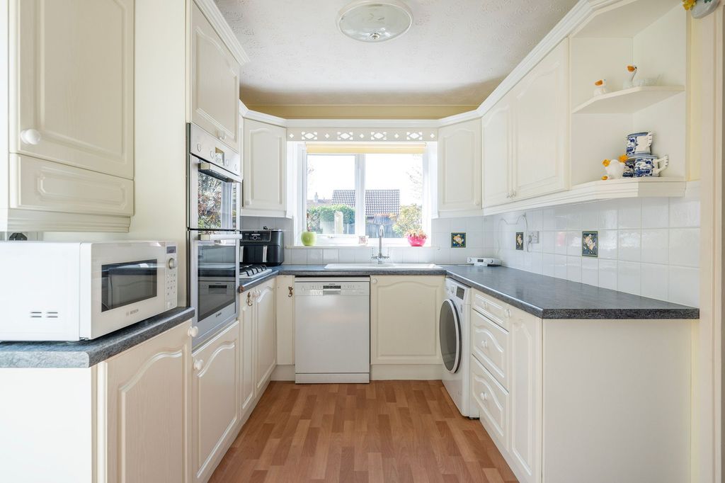 Property photo 2 of 20