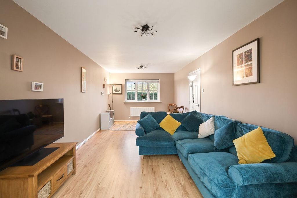 Property photo 2 of 25