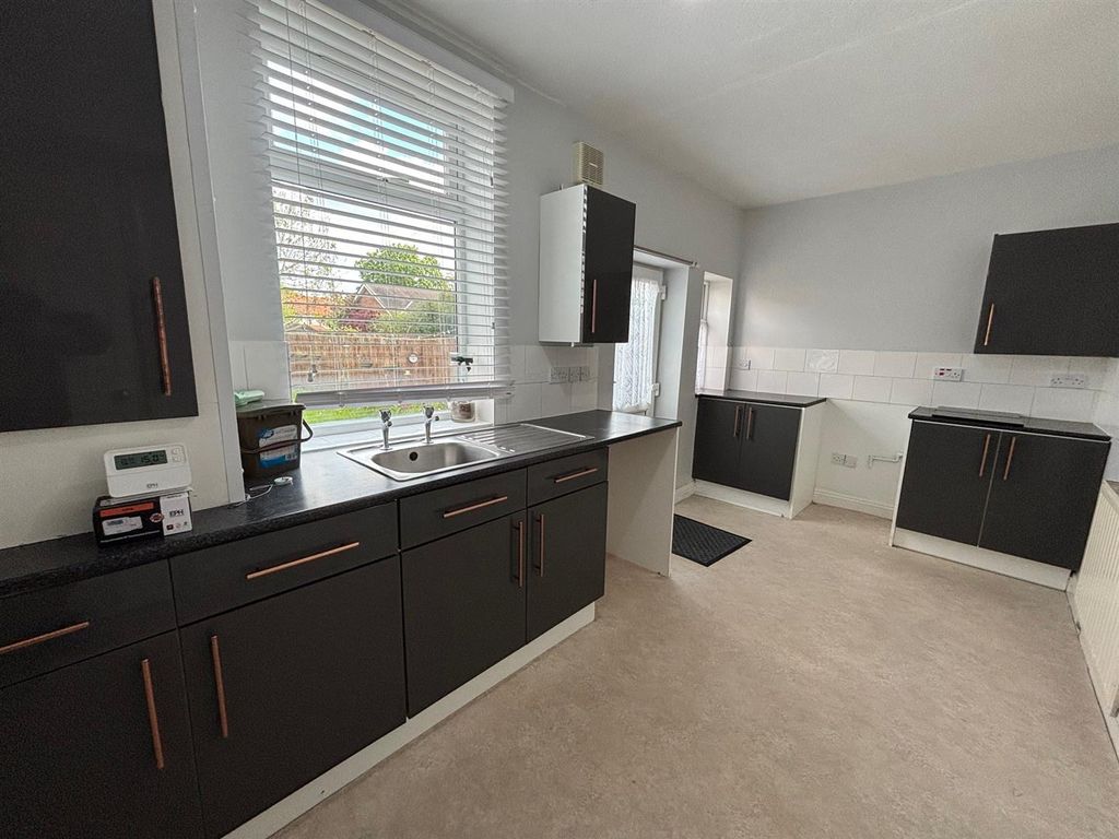 Property photo 3 of 6 Kitchen.Jpg