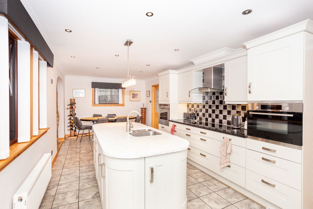 Property photo 3 of 49 Kitchen/Diner