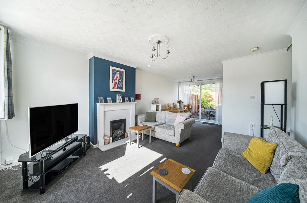 Property photo 2 of 22 Sitting/Dining