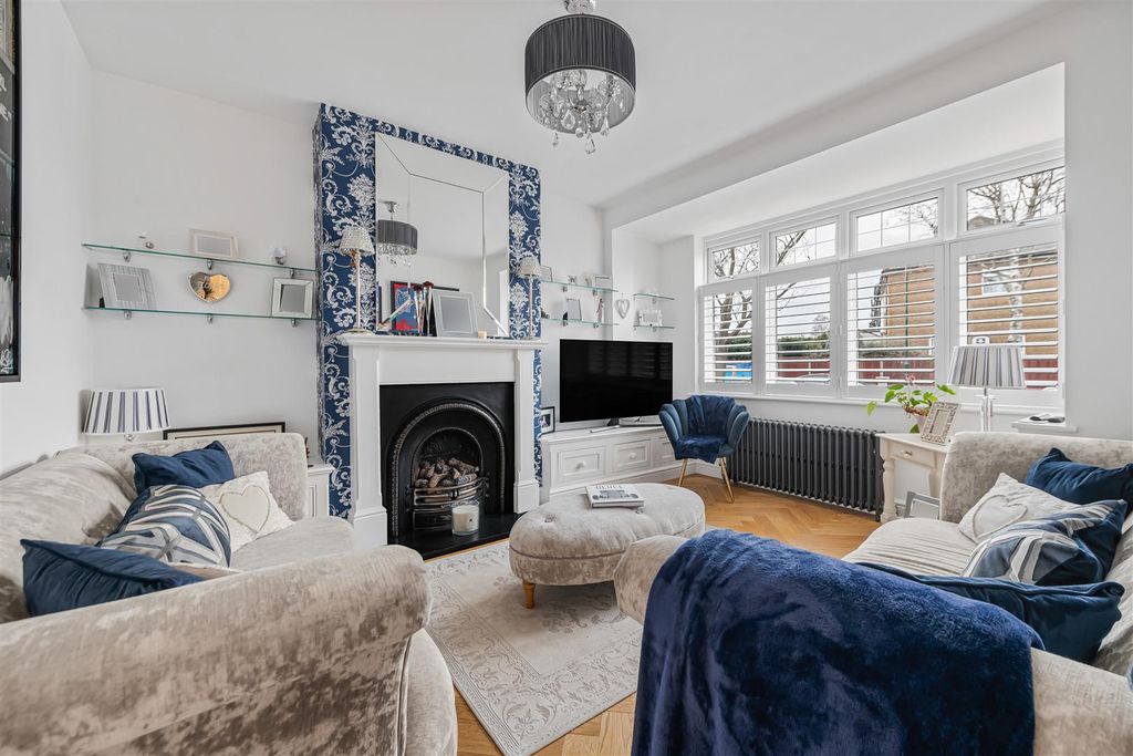 Property photo 3 of 15 15_70141.Jpg