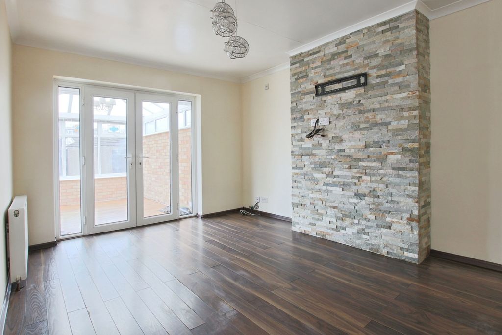 Property photo 2 of 14 4788854