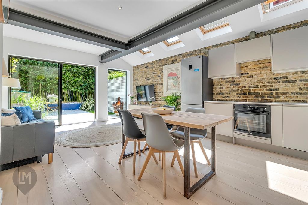 Property photo 1 of 7 Living/Dining/Kitchen