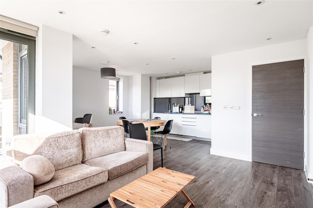 Property photo 3 of 10 Albany Court-8.Jpg