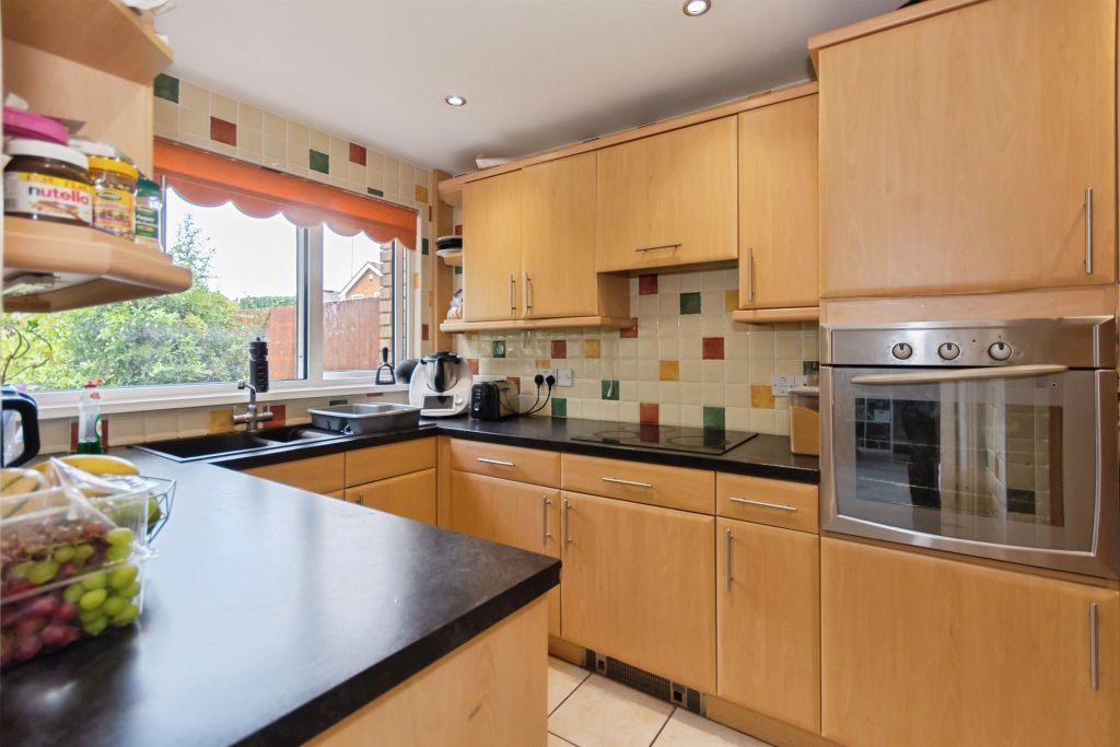 Property photo 3 of 28