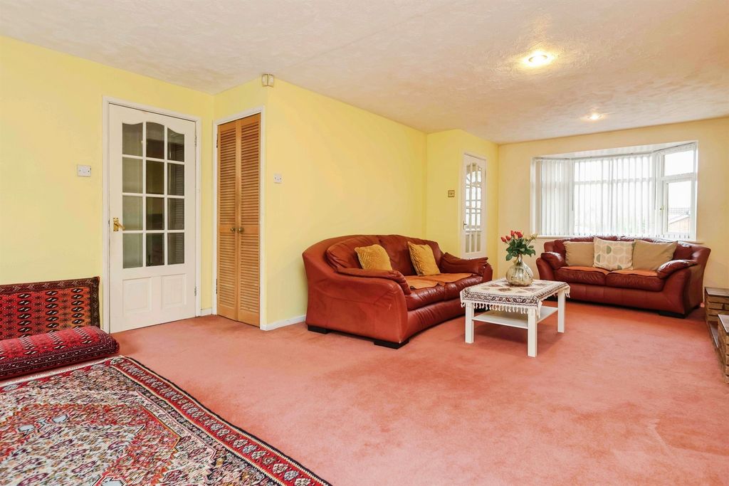 Property photo 2 of 20