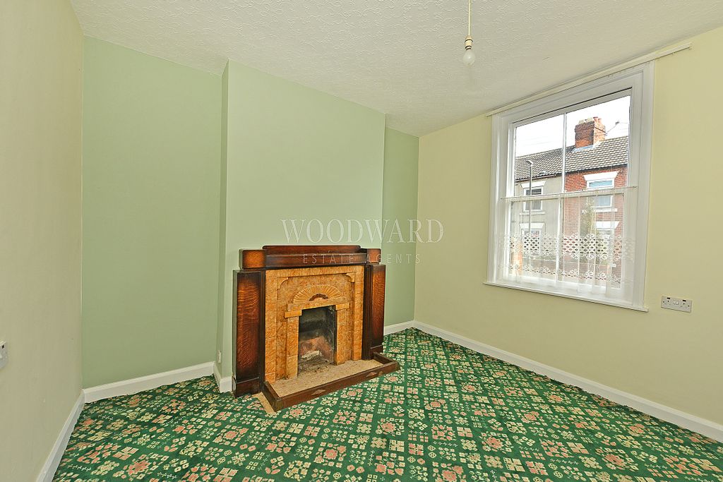 Property photo 2 of 18 Living Room