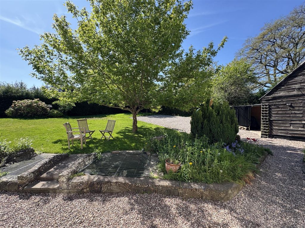 Property photo 2 of 23