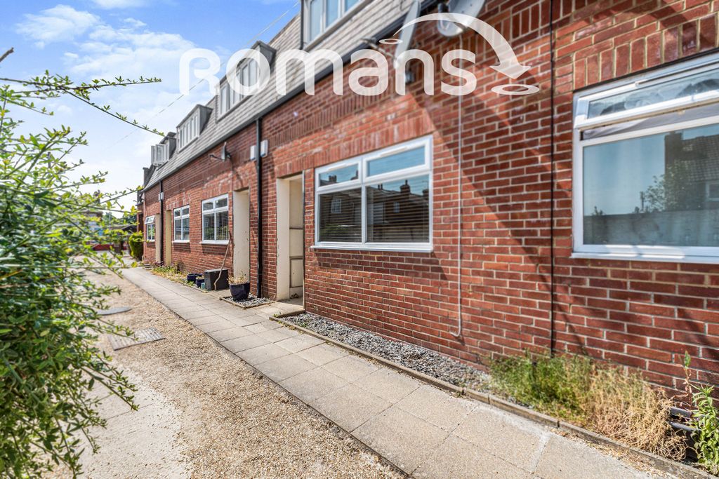 Property photo 1 of 9 2B2c80A2-E206-ee11-8