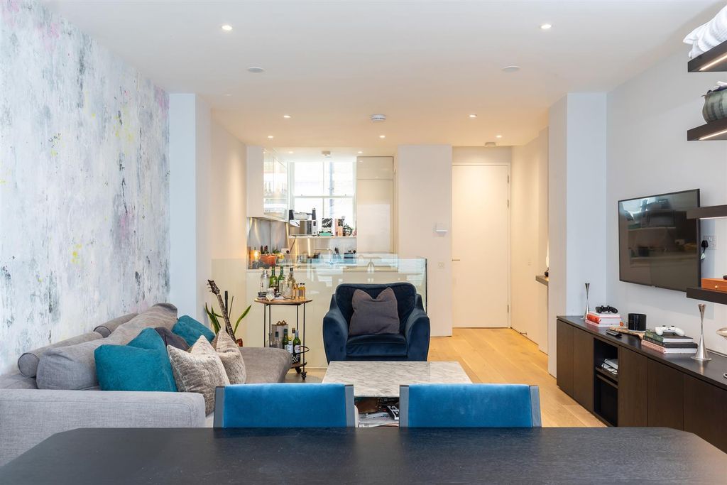 Property photo 3 of 15 Gosfieldstreet_Smallfiles_8.Jpg