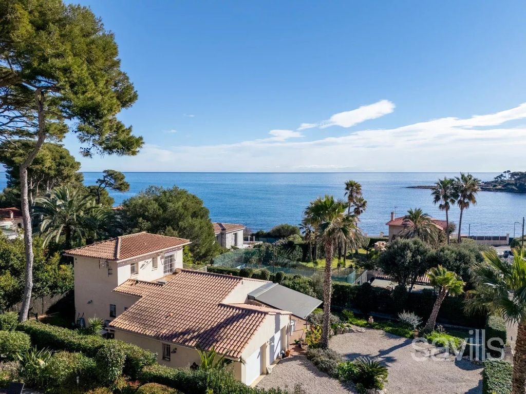Property photo 1 of 13 Villa With Sea Views And A Direct Access To The Sea
