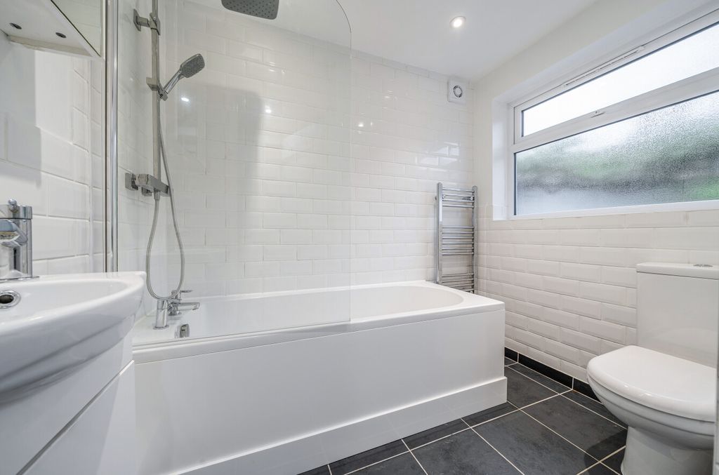 Property photo 3 of 14 1456691-12-69Fbba...
