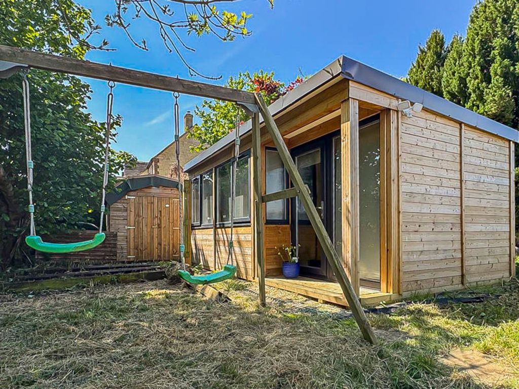 Property photo 2 of 28