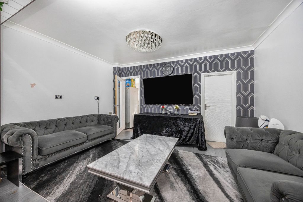 Property photo 3 of 8 3298076