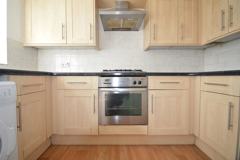 Property photo 2 of 6 Kitchen