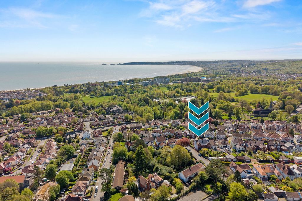 Property photo 2 of 50