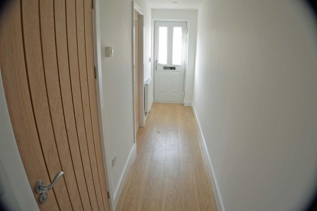 Property photo 2 of 10 Hallway.Jpg