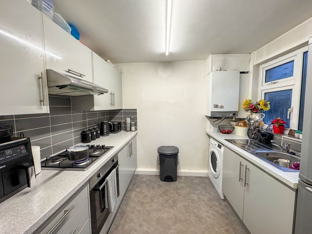 Property photo 2 of 12 4775051