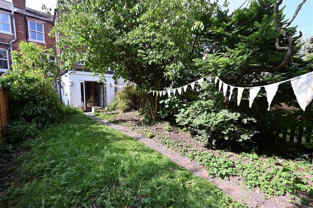 Property photo 2 of 18 Garden 4.Jpg